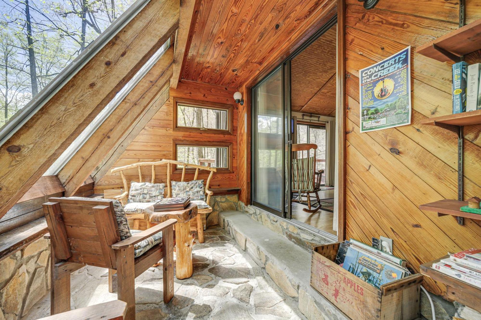 Creekside Whittier Cabin With Fire Pit Near Hiking! Exterior photo